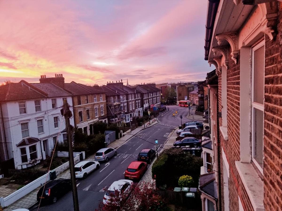 ロンドンStylish-Brockley-Entire Placeアパートメント エクステリア 写真